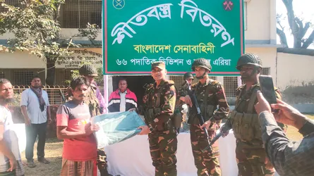 দেবীগঞ্জে শীতার্ত মানুষের মাঝে সেনাবাহিনীর শীতবস্ত্র বিতরণ