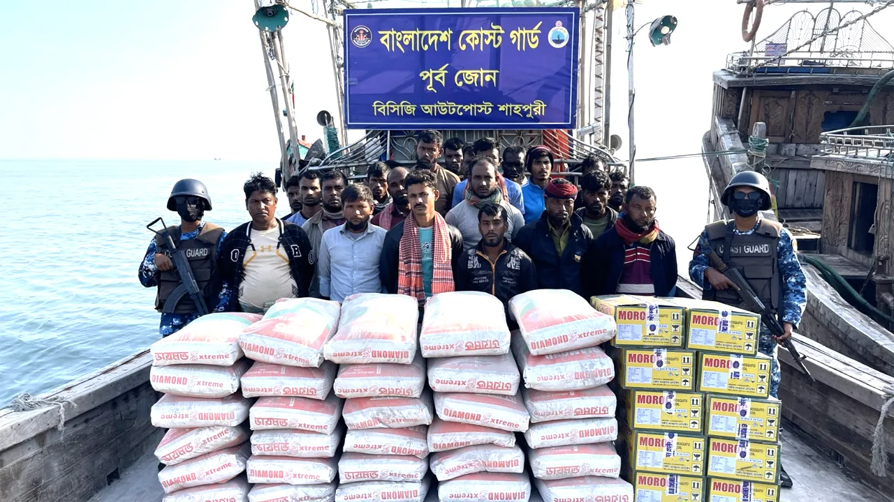মিয়ানমারে পাচারকালে বাংলাদেশী পণ্যসহ আটক ২২