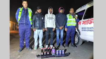 ঈশ্বরদীতে অ্যাম্বুলেন্সে মদ পরিবহন, আটক ৩