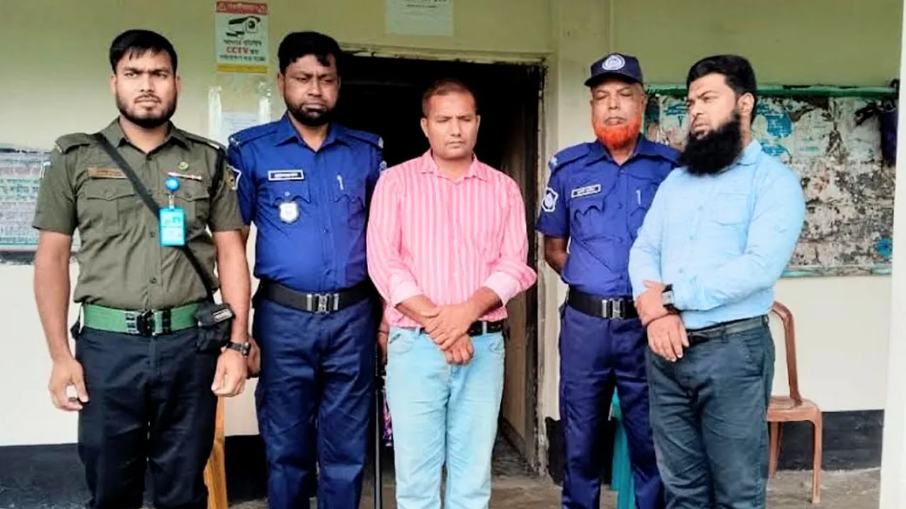 ময়মন‌সিংহে এইচএসসি পরীক্ষার ওএমআর পূরণ করে দেয়ায় ২ শিক্ষক আটক