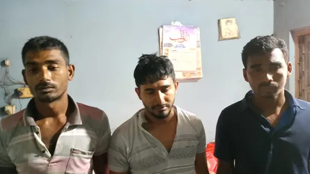 পাখি শিকারে বাধা দেয়ায় যুবককে গুলি