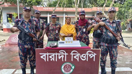 দর্শনা সীমান্তে স্বর্ণের বারসহ আটক নারী