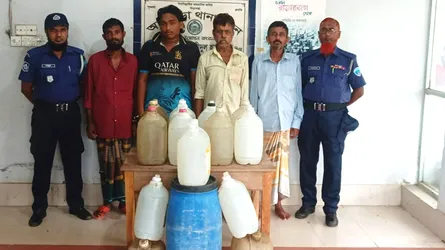 আখাউড়ায় দেড় শ’ লিটার মদসহ আটক ৪