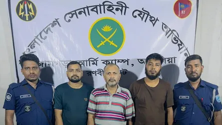 আশুলিয়ায় যৌথবাহিনীর অভিযানে হাতকাটা টিপুসহ ২ সহযোগী গ্রেফতার