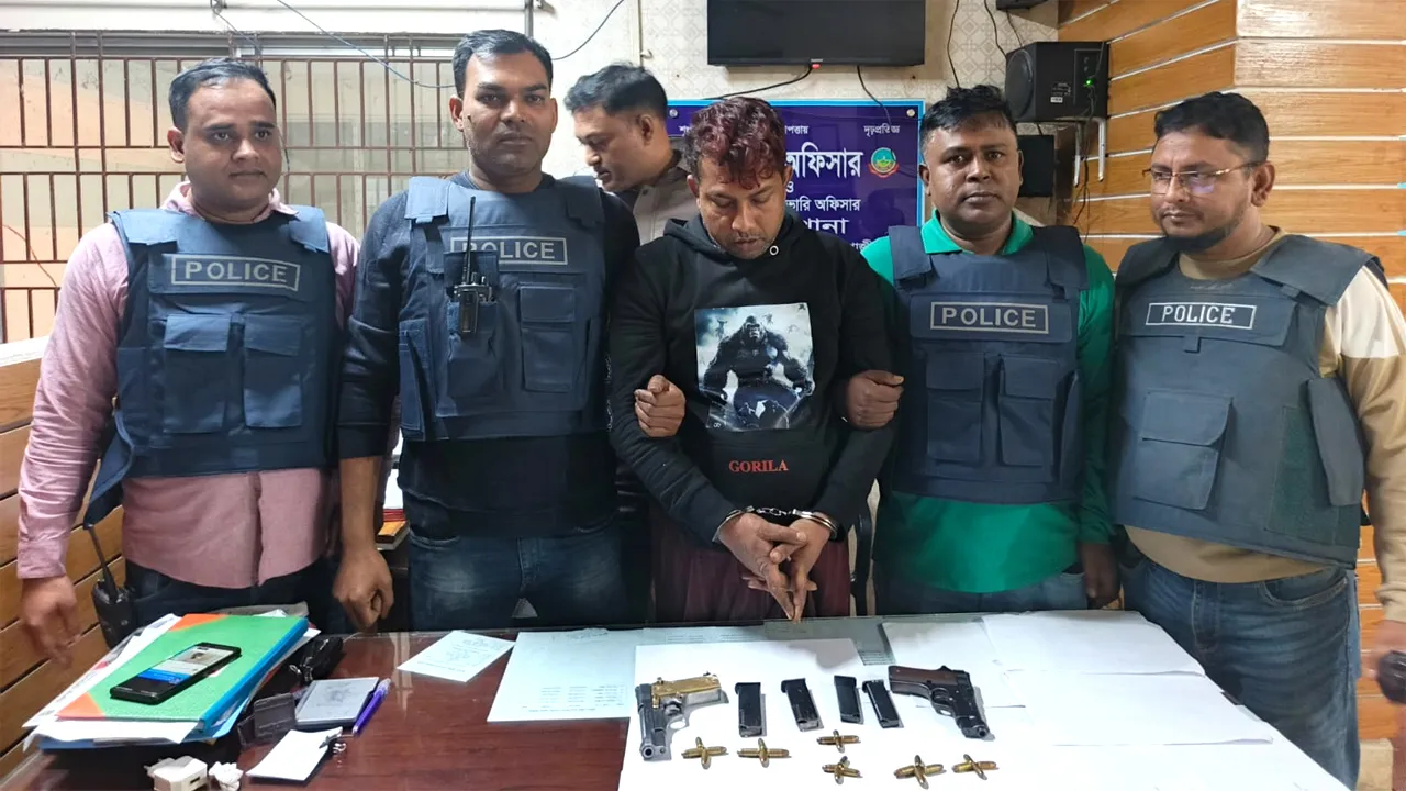 গাছায় বিদেশী পিস্তল ও গুলিসহ অস্ত্রধারী গ্রেফতার