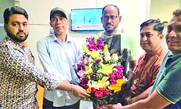 প্রতিমন্ত্রী সুলতান সালাউদ্দিন টুকুর সাথে এনামুল হক এনামের সৌজন্য সাক্ষাৎ