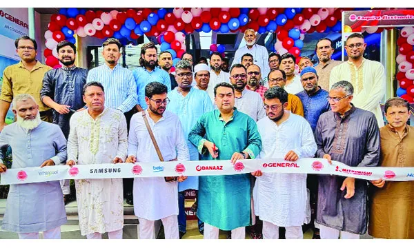 সুবিদ বাজারে এসকোয়্যার  ইলেকট্রনিক্সের শোরুম উদ্বোধন