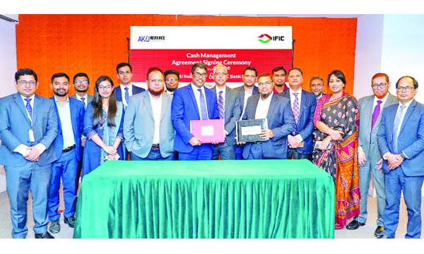 আইএফআইসি ব্যাংক ও আকিজ রিসোর্স চুক্তি স্বাক্ষর