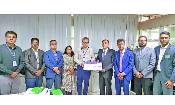 কেন্দ্রীয় ব্যাংকের স্টার্টআপ ফান্ডে এসবিএসি ব্যাংকের চেক হস্তান্তর