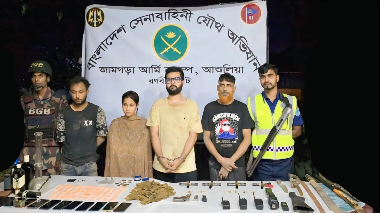 আশুলিয়ায় মাদক ও অস্ত্রসহ গ্রেফতার ৭