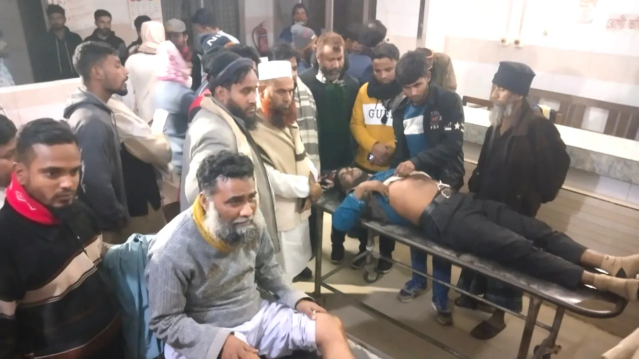 সিরাজগঞ্জে জামায়াত প্রার্থীর গণসংযোগে প্রতিপক্ষের হামলায় আহত ১২, প্রতিবাদে বিক্ষোভ