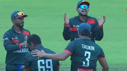 ৬৮ রানেই ৫ উইকেট নেই অস্ট্রেলিয়ার