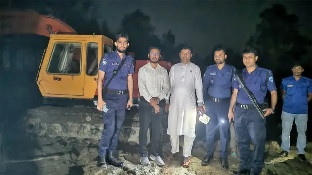 বাঁশখালীতে খালপাড়ে মৎস্য প্রকল্প স্থাপন, কারাদণ্ড ও জরিমানা
