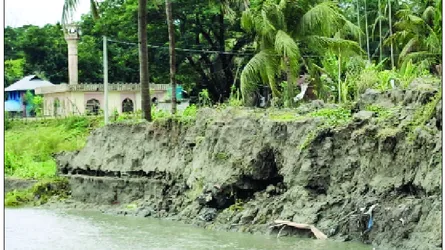 ঝুঁকি এড়ানোর বাঁধই ঝুঁকিতে ৩ চরে নেই সুরক্ষা বাঁধ