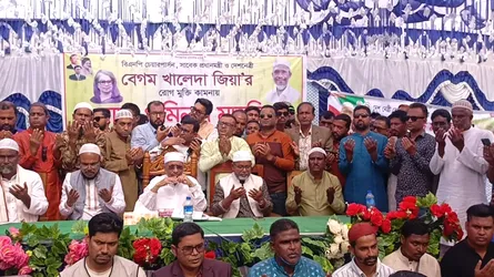 নিজ আসনের বিএনপি প্রার্থী লুৎফুজ্জামান বাবরের পথসভা