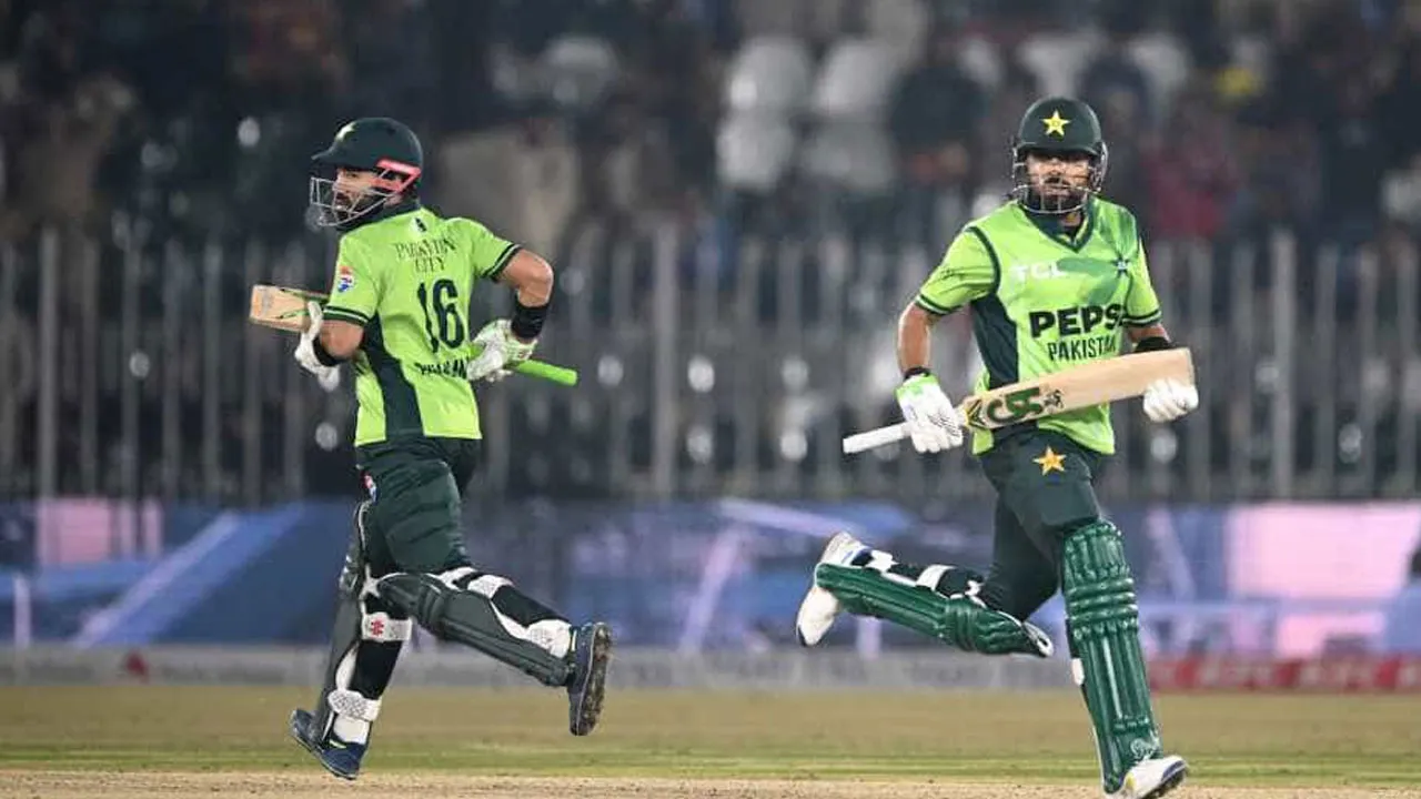 সেঞ্চুরি খরা কাটল বাবরের, পাকিস্তানের বড় জয়