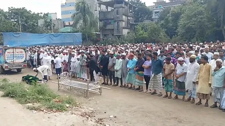 ভারতে আগুনে নিহত সাভারের বাবুর জানাজা শেষে দাফন সম্পন্ন