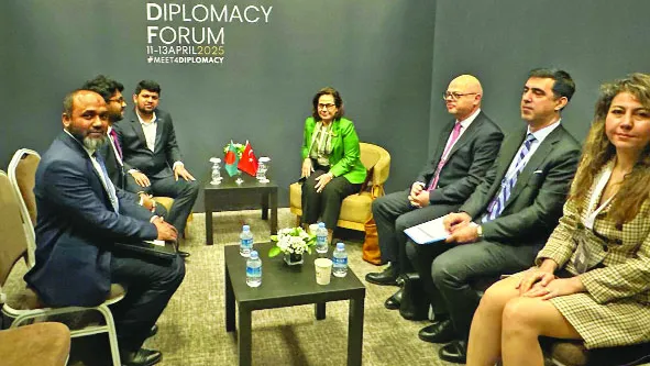 তথ্য উপদেষ্টার সাথে তুরস্কের বাণিজ্যমন্ত্রীর সাক্ষাৎ