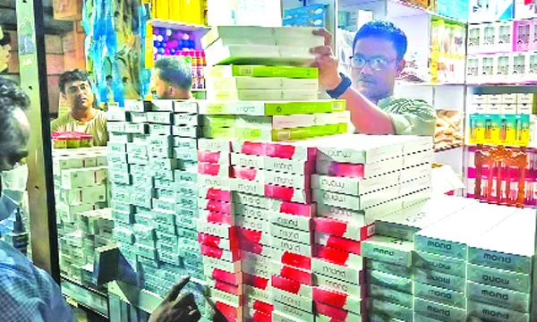 অবৈধ সিগারেটের রমরমা ব্যবসা দেশজুড়ে