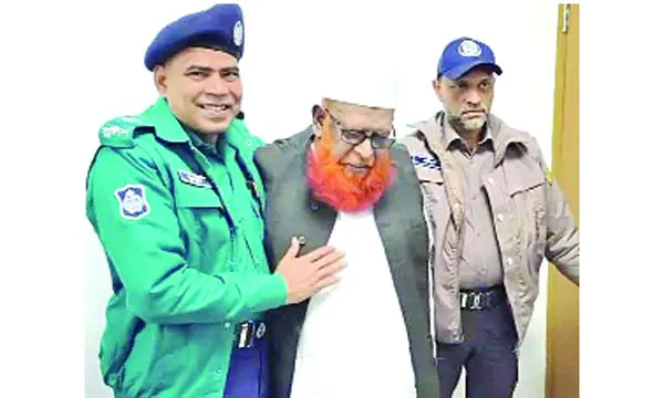 ১৩ বছর পর আত্মসমর্পণ করলেন মাওলানা আবুল কালাম আজাদ