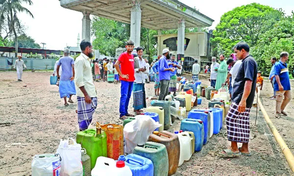 দাম বাড়লেও গ্রাহকদের লাইন কমেনি পাম্পে