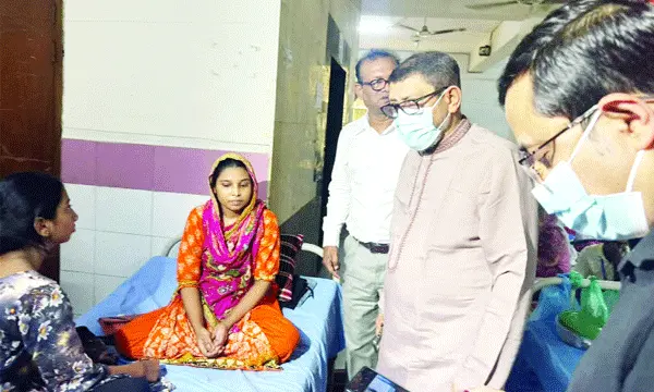অনিয়ম বন্ধে মুগদা হাসপাতালে স্বাস্থ্যমন্ত্রীর আকস্মিক পরিদর্শন