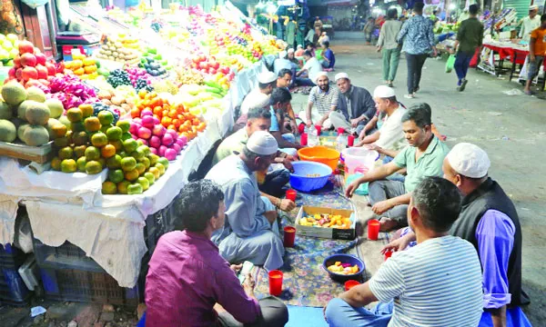 যেখানে বিলীন হয় পথের  দূরত্ব, মানুষের ভেদাভেদ