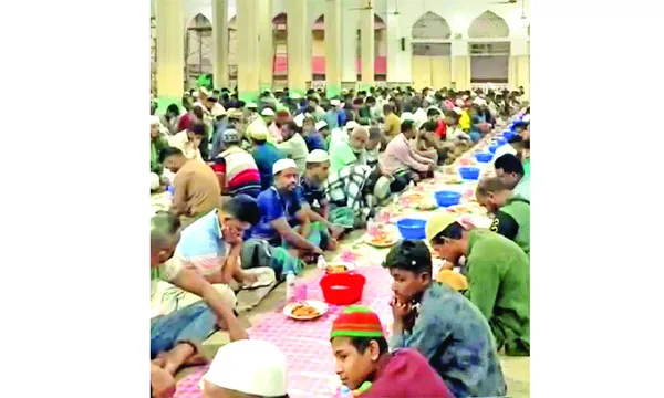 রমজানে রাজকীয় আবহে জেগে  ওঠে চকবাজার শাহী মসজিদ