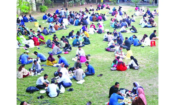 শৃঙ্খলমুক্ত প্রাঙ্গণে মানবিকতা ও সাম্যের মহোৎসব