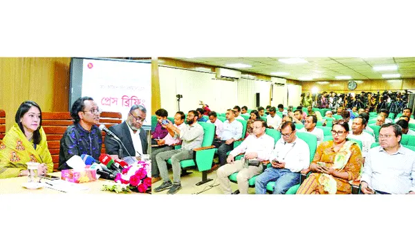 ভর্তুকি দিয়ে জ্বালানির চাপ সামাল দিতে কাজ করছে সরকার : তথ্য ও সম্প্রচার উপদেষ্টা