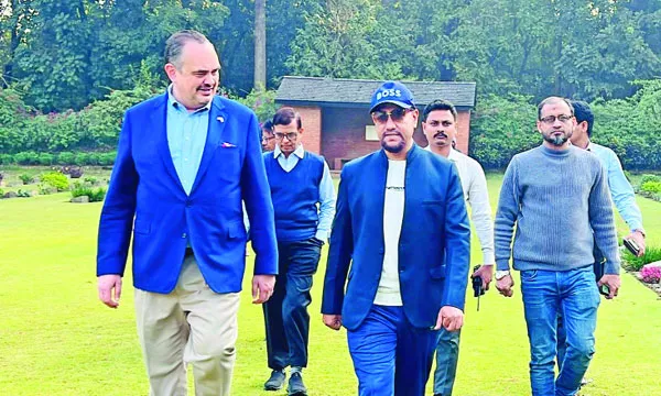 চট্টগ্রামে ওয়ার সেমেট্রি পরিদর্শনে মার্কিন রাষ্ট্রদূত