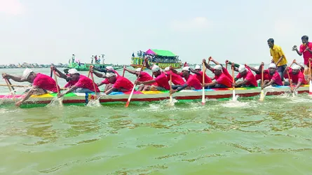 ইটনায় নৌকাবাইচ দেখতে লাখো মানুষ