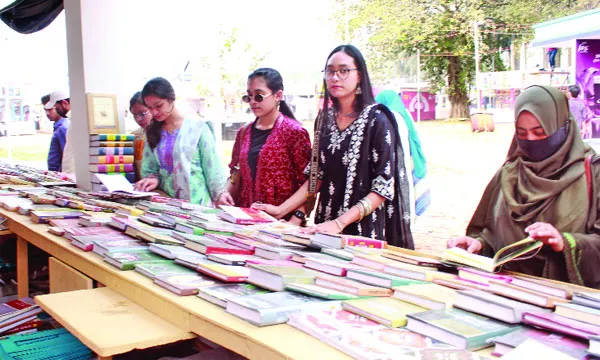চাহিদা থাকলেও গবেষণার বই কম