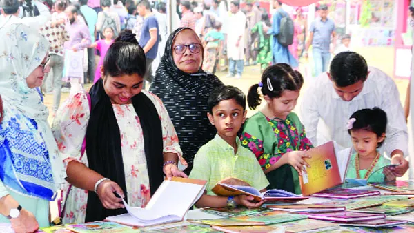 পাঠক বৃদ্ধিতে শঙ্কা কাটছে