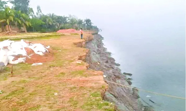 এখনো সাইক্লোন আতঙ্ক : ইতিহাসের ক্ষত, উন্নয়নের অপূর্ণতার ছাপ