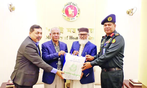 কারাগারের জন্য ১৩ হাজার ধর্মীয় বই দিলেন ধর্ম উপদেষ্টা