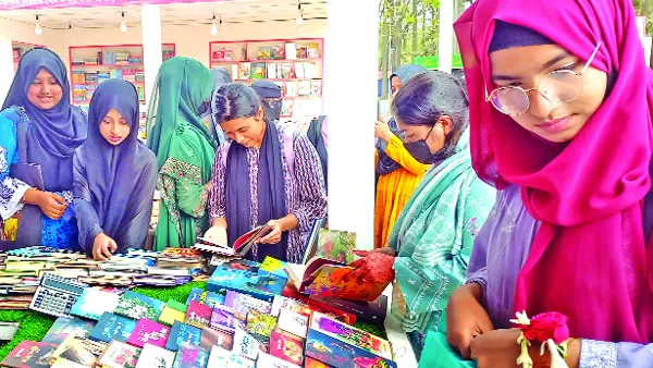 নতুন বই কমেছে ৩০ শতাংশ