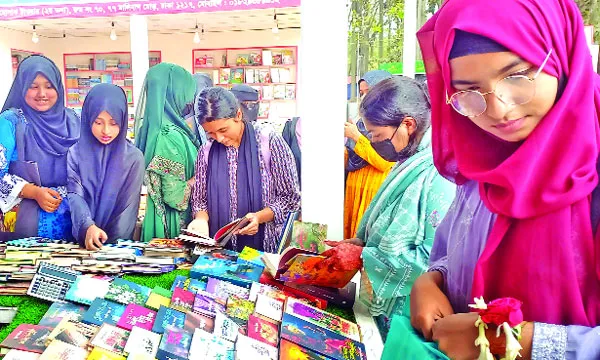 নতুন বই কমেছে ৩০ শতাংশ