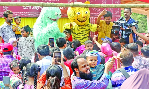 অগোছালো প্রাঙ্গণে এখনো চলছে নির্মাণকাজ