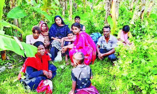 দর্শনা সীমান্তে নারী ও শিশুসহ ১০ জন আটক