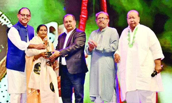 ২০তম টিএমএসএস  চ্যানেল আই অ্যাওয়ার্ড পেলেন কনকচাঁপা