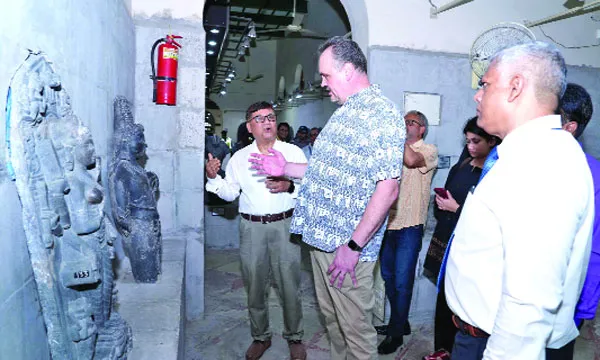 যুক্তরাষ্ট্রের রাষ্ট্রদূতের বরেন্দ্র গবেষণা জাদুঘর পরিদর্শন