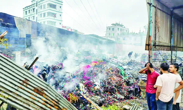ফতুল্লায় জুটের গোডাউনে আগুন