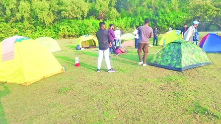 পর্যটকে মুখরিত তারুয়ার চর