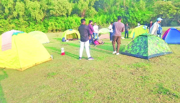 পর্যটকে মুখরিত তারুয়ার চর