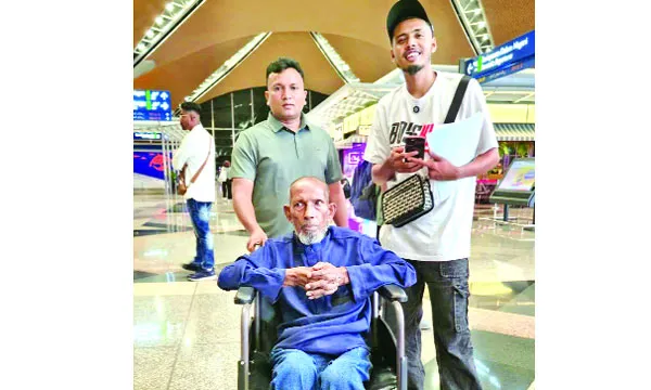 নিখোঁজের ২৭ বছর পর  পরিবারের কাছে ফিরলেন  আমির হোসেন