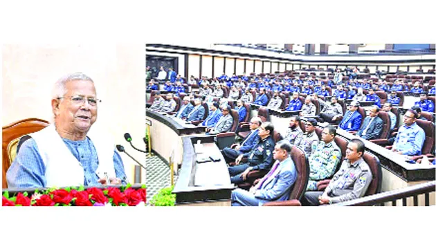 নির্বাচনে পুলিশকে ‘ঐতিহাসিক দায়িত্ব’ পালনের আহ্বান প্রধান উপদেষ্টার