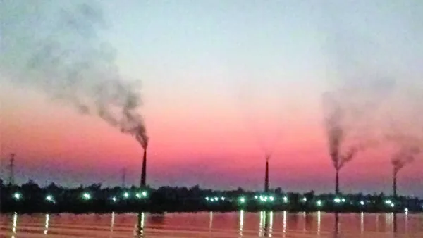 ইটভাটার কালো ধোঁয়ায় পরিবেশ দূষণ