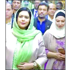 লন্ডনে ফিরে গেলেন : জুবাইদা রহমান