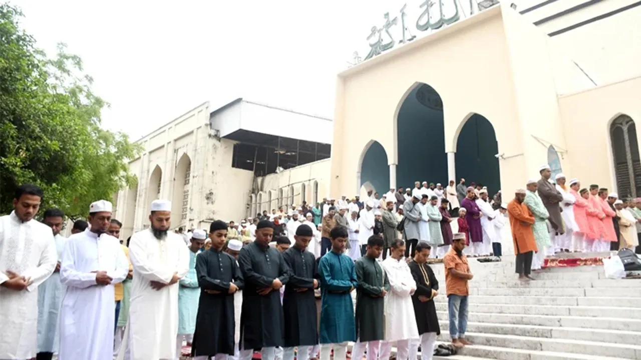 বায়তুল মোকাররমে ঈদের ৫টি জামাত অনুষ্ঠিত